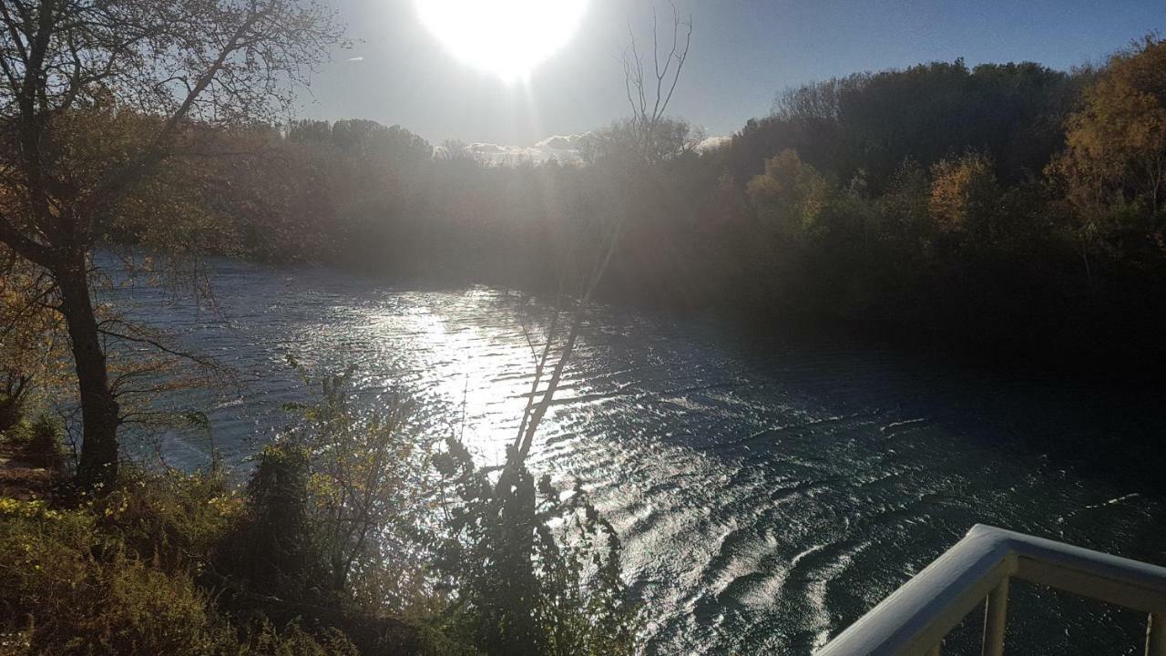 Gite Face A La Riviere -Proche Du Pont Du Gard- Montfrin Exteriör bild